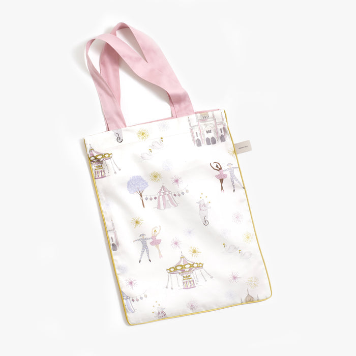 Tote bag in adventures in wonderland