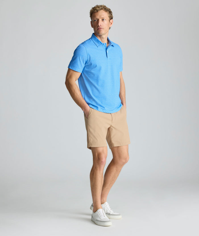 Model is wearing UNTCKit 7" Traveler Tech Shorts in Khaki.