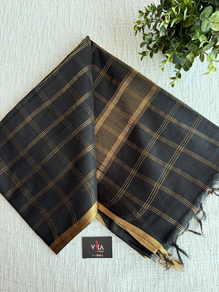 Checked Art silk saree with blouse