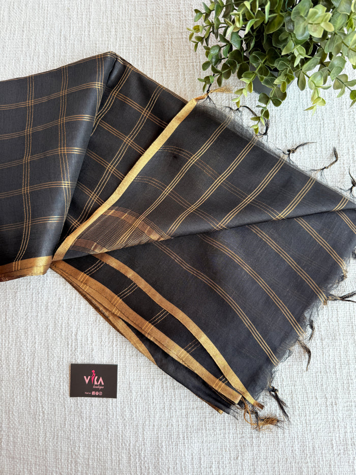 Checked Art silk saree with blouse