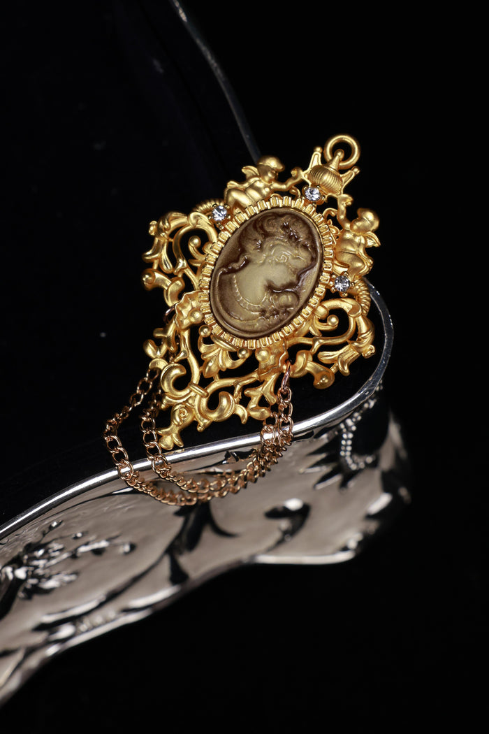 Grape Grinda Brooch