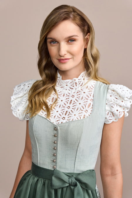 Julia Trentini Helen Dirndl - view 2