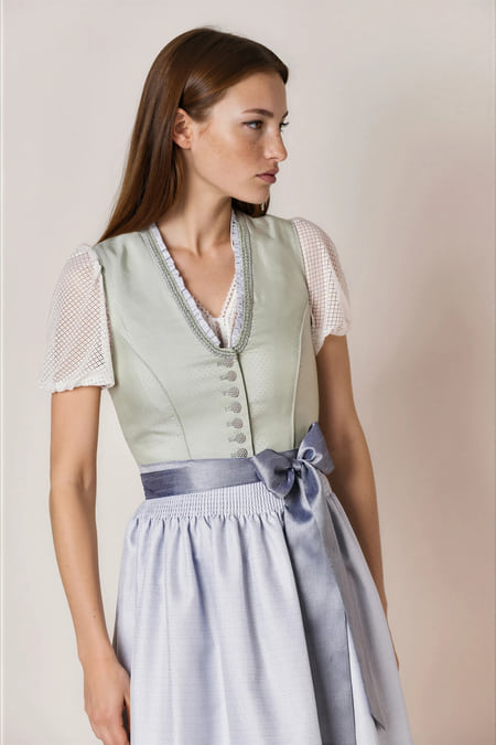 Julia Trentini Nila Dirndl - view 2