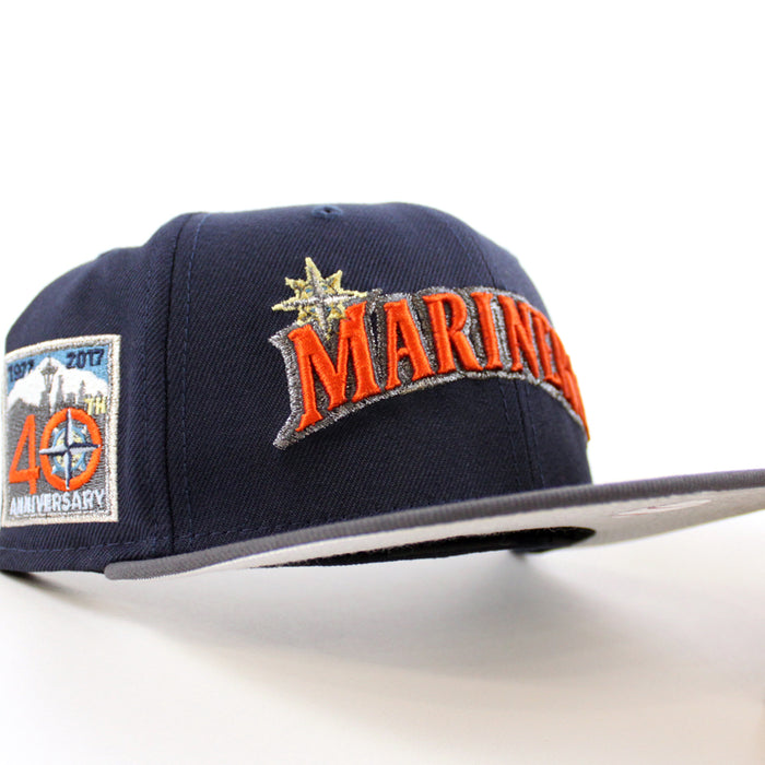 MARINEROS (Seattle Mariners) 40TH Anniversary New Era 59Fifty Fitted Hat (Navy Graphite Silver Under Brim)