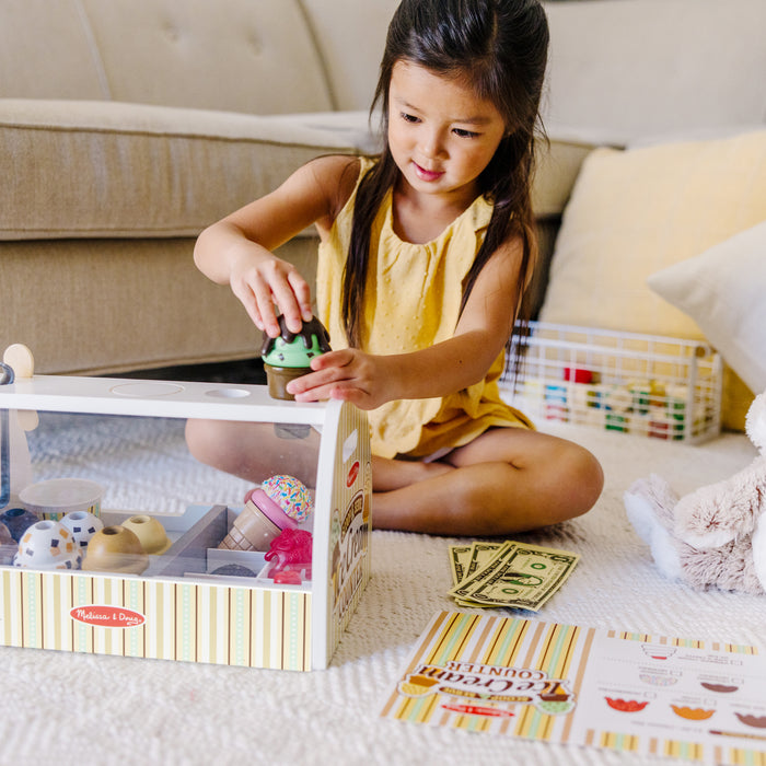 Melissa & Doug Scoop & Serve Ice Cream Counter