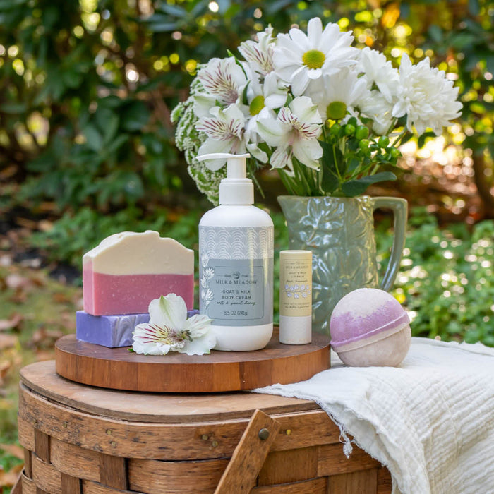 Milk & Meadow Bath Bomb: Vanilla & Lavender